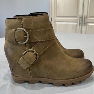 Sorel Women's Tan Ankle Boots with Buckle Joan Of The Arctic II Wedge Waterproof